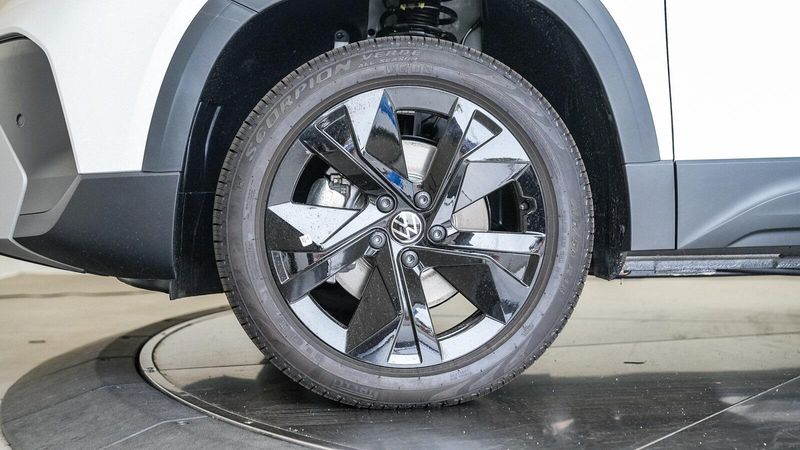New 2025 Volkswagen Taos 1.5T SEImage 10