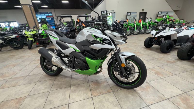 New 2024 Kawasaki Z7 HYBRID ABS Image 2