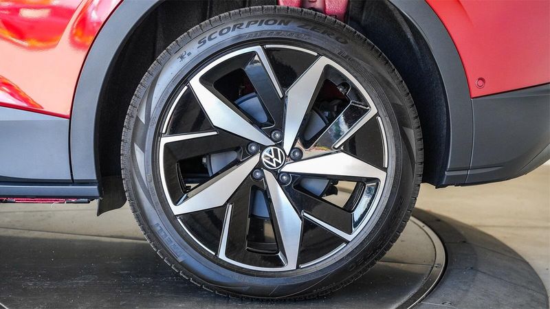 New 2025 Volkswagen ID.4 Pro SImage 9