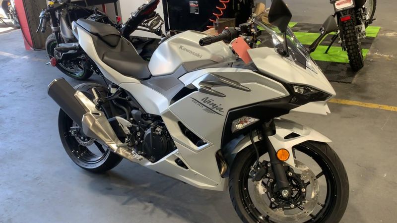 New 2025 Kawasaki NINJA 500 Image 4