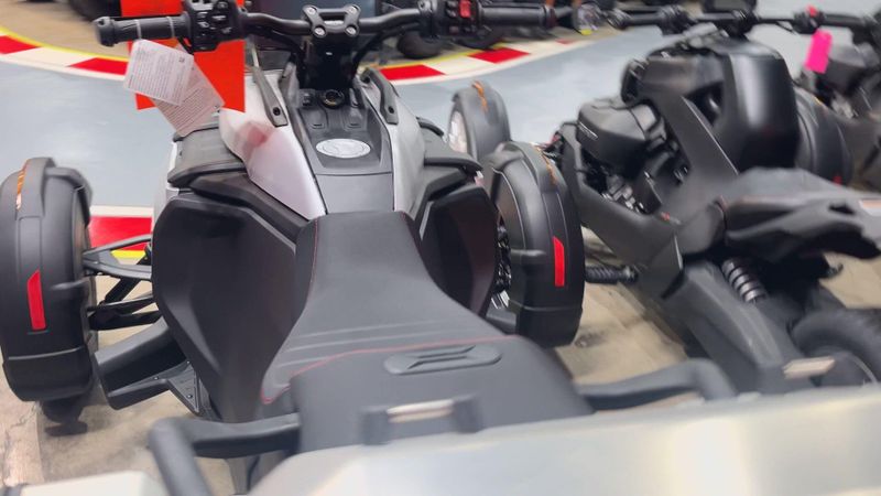 New 2025 Can-Am CANYON XT Image 3