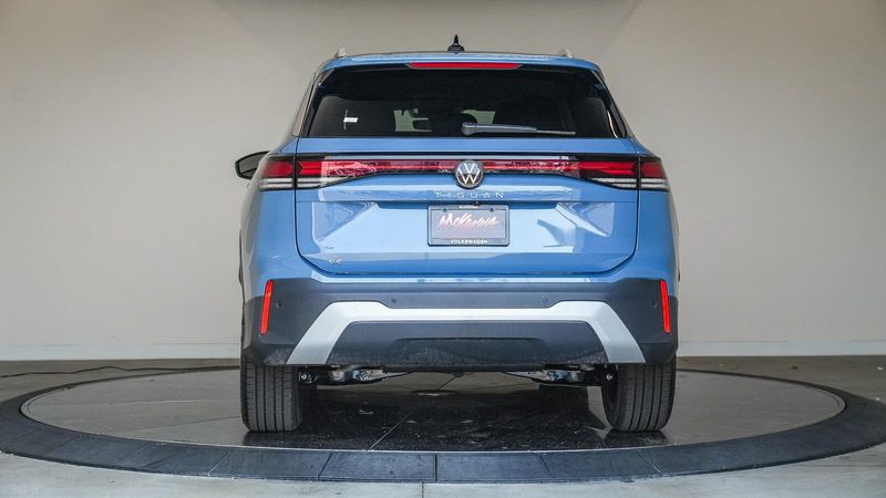 New 2025 Volkswagen Tiguan 2.0T SEImage 3