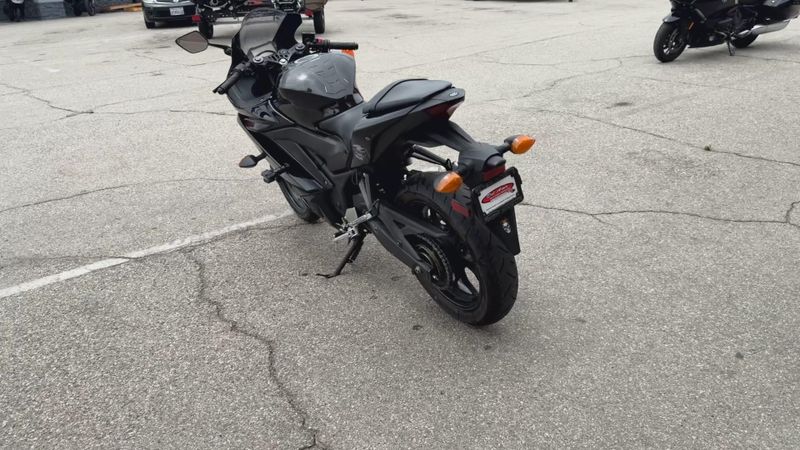 Used 2023 Yamaha YZF-R3 ABS Image 7