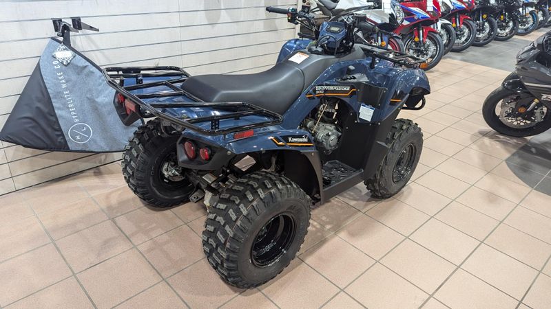 2025 KAWASAKI BRUTE FORCE 300 in a GRAYISH BLUE exterior color. Family PowerSports (877) 886-1997 familypowersports.com 