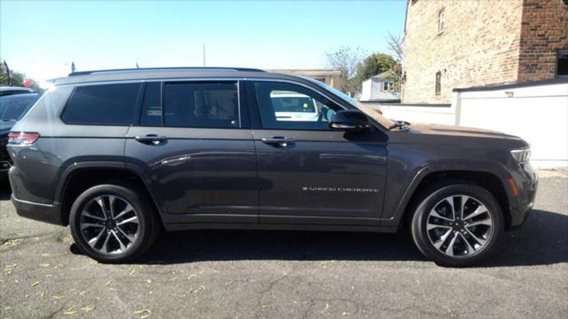 2021 Jeep Grand Cherokee Overland photo 4
