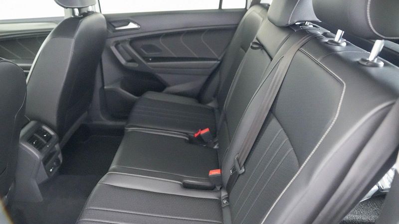 2022 Volkswagen Tiguan 2.0T SEImage 18