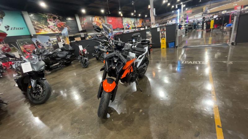 New 2027 KTM 990 DUKE Image 3