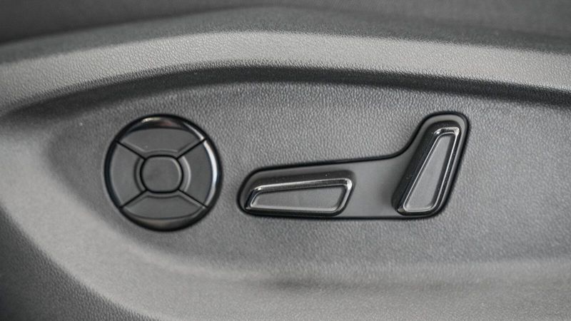 New 2025 Volkswagen Tiguan 2.0T SEImage 22