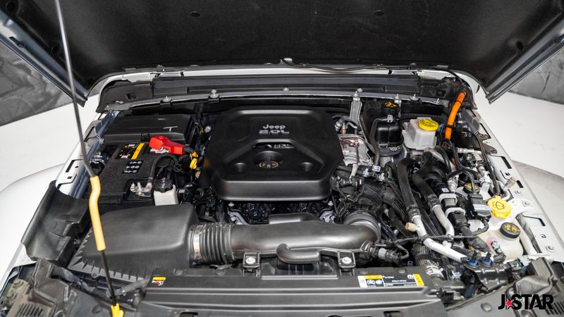 2023 Jeep Wrangler Sahara 4xe photo 19