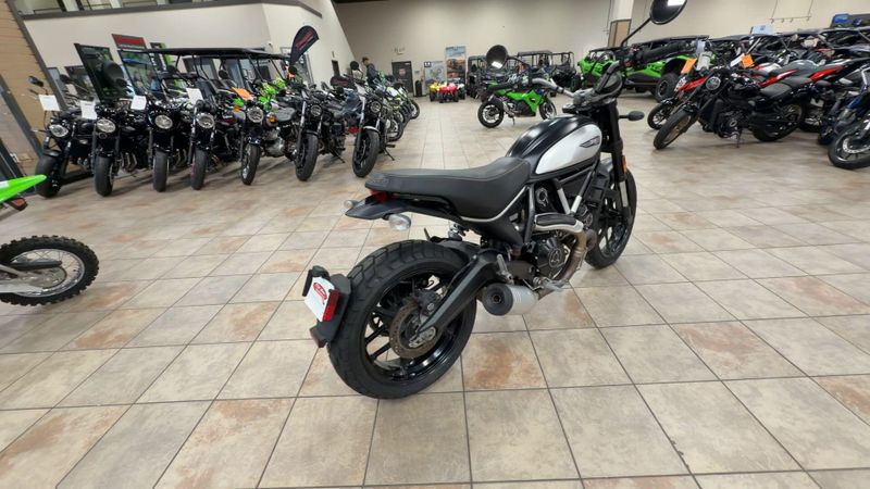 Used 2022 Ducati SCRAMBLER ICON DARK Image 9