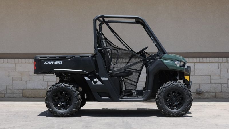 2023 CAN-AM SSV DEF DPS 62 HD9 GN 23 in a GREEN exterior color. Family PowerSports (877) 886-1997 familypowersports.com 