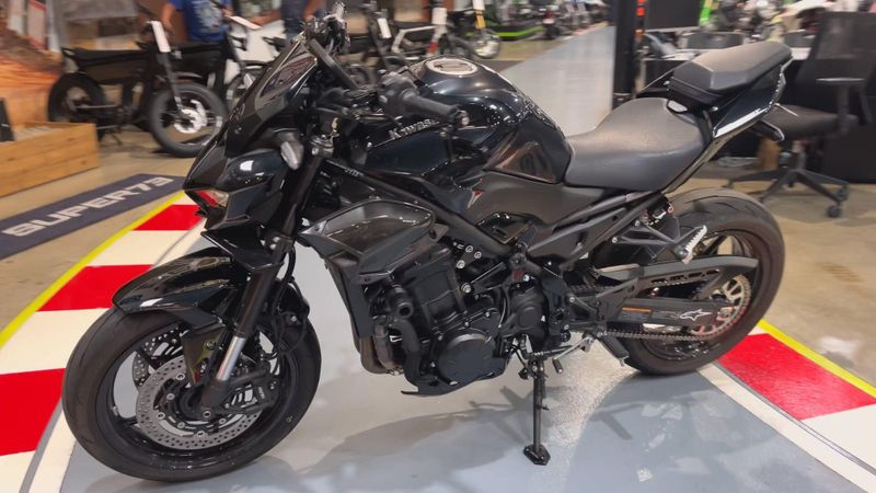 Used 2025 Kawasaki Z900 ABS Image 9
