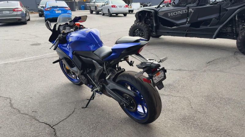 Used 2022 Yamaha YZF R7 Image 2