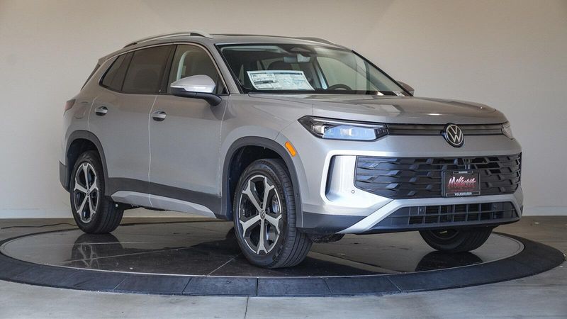 New 2025 Volkswagen Tiguan 2.0T SEImage 5