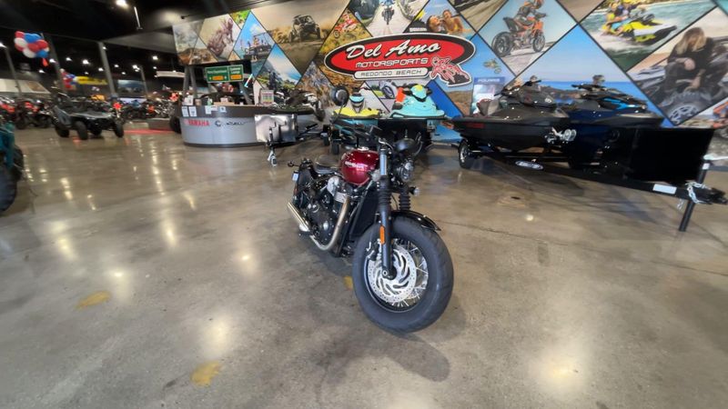 2022 Triumph Bobber Image 2