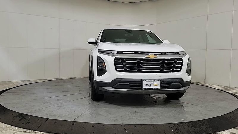 2025 Chevrolet Equinox LT photo 3