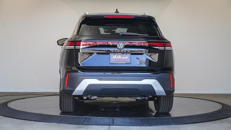 New 2025 Volkswagen Tiguan 2.0T SImage 3