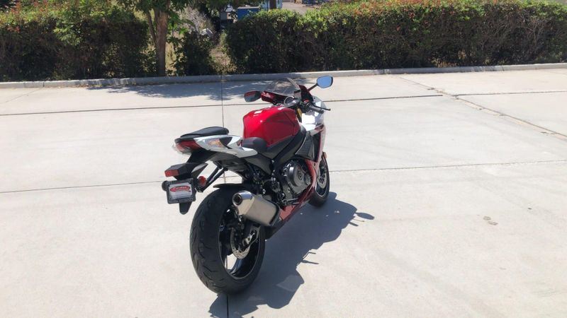 New 2027 Suzuki GSX-R750 Image 3