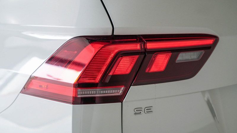 2022 Volkswagen Tiguan 2.0T SEImage 9