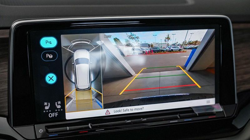 2025 Volkswagen Atlas 2.0T SEL Premium R-LineImage 24