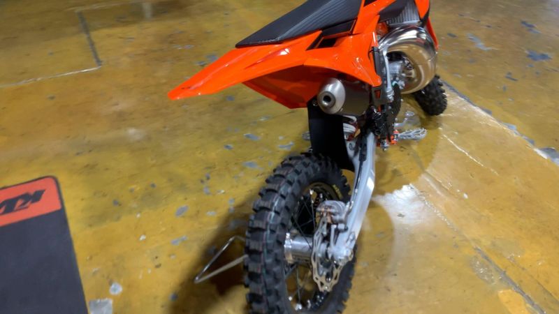 New 2025 KTM 85 SX 17&sol;14 Image 9