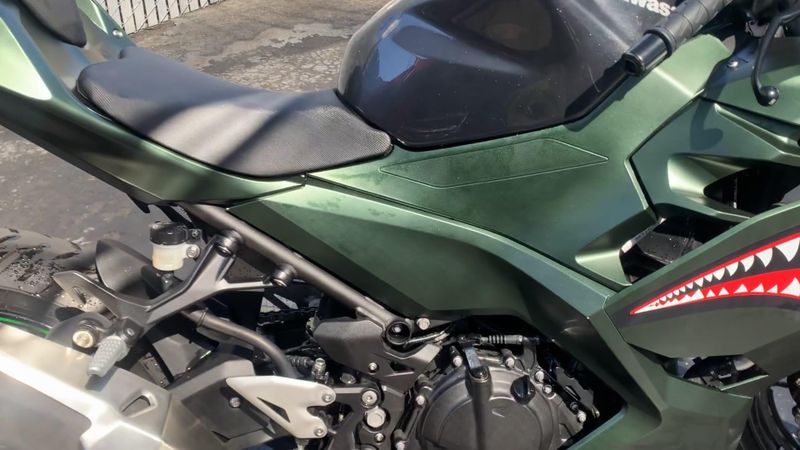 Used 2023 Kawasaki Ninja 400 Base Image 3
