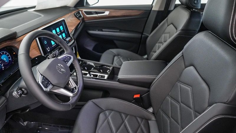 New 2025 Volkswagen Atlas 2.0T SE w/TechnologyImage 18