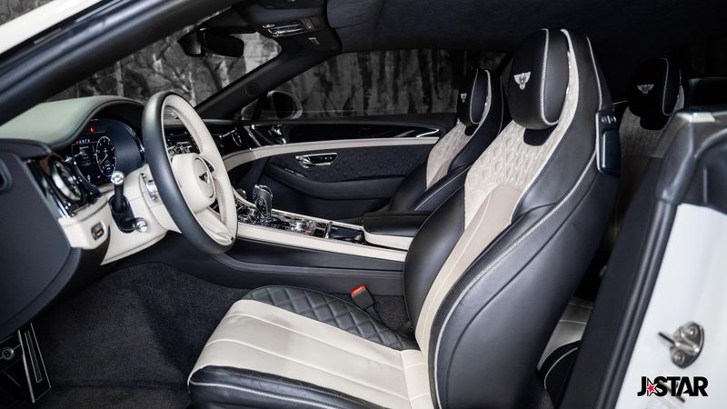 2022 Bentley Continental GT V8 photo 2