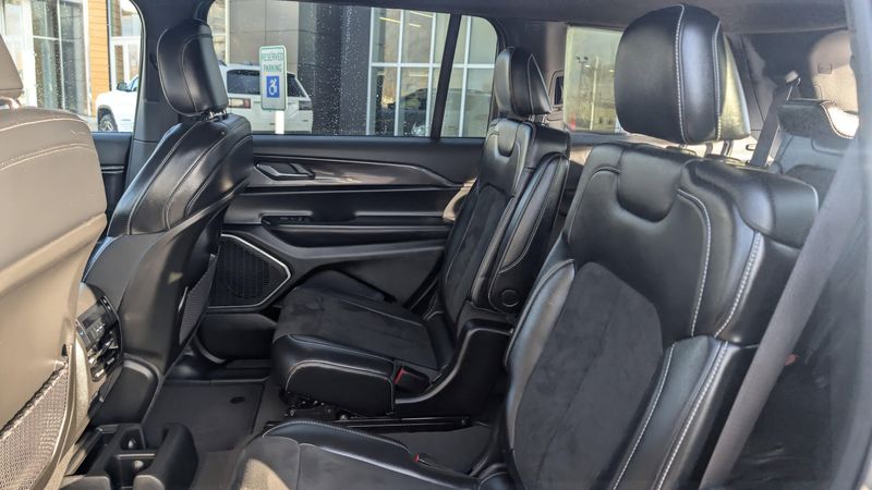 Used 2021 Jeep Grand Cherokee L AltitudeImage 12