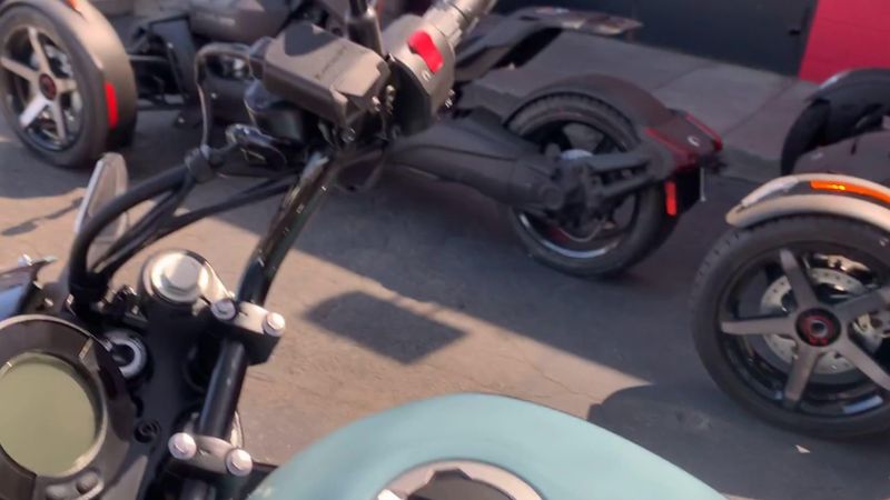 New 2025 Kawasaki ELIMINATOR SE ABS Image 8