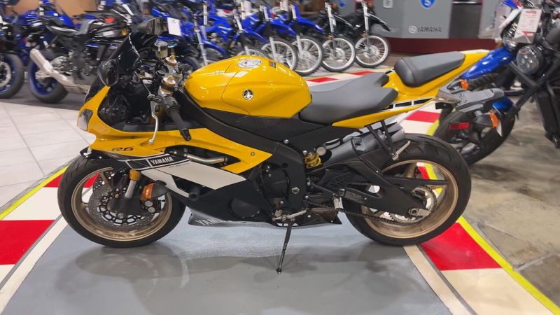Used 2016 Yamaha YZF-R6 CA Image 9