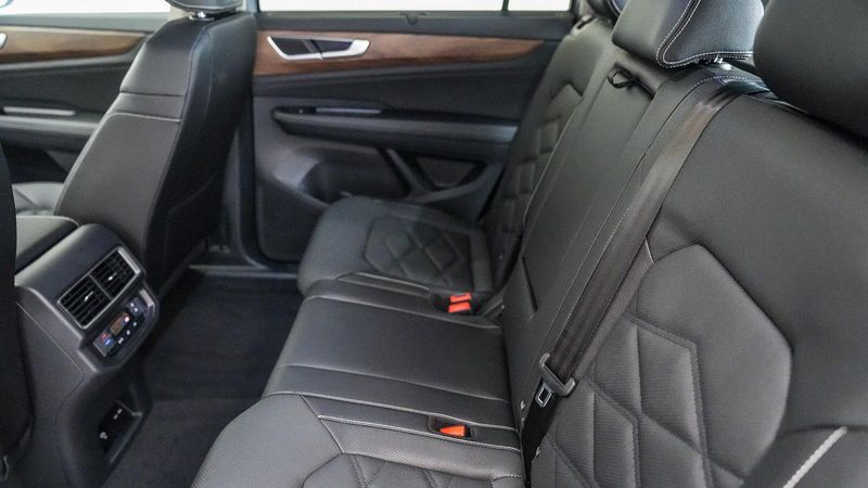New 2025 Volkswagen Atlas 2.0T SE w/TechnologyImage 19
