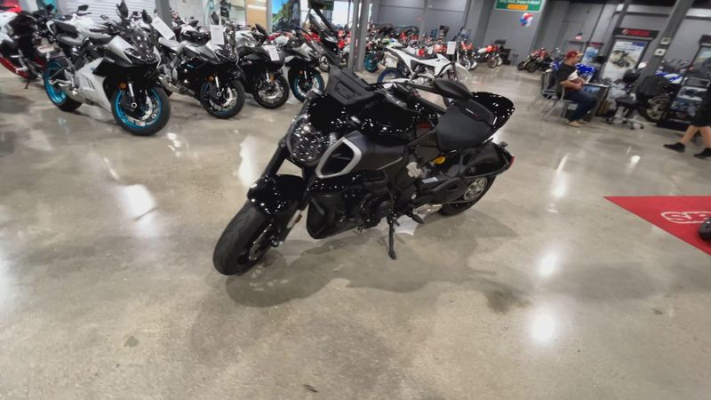 2024 Ducati DIAVEL V4 - DEMO Image 4
