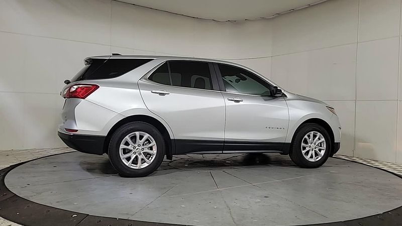 2021 Chevrolet Equinox LT photo 7