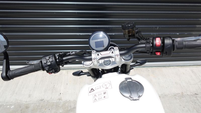 New 2025 Triumph Speed Twin 1200 Base 