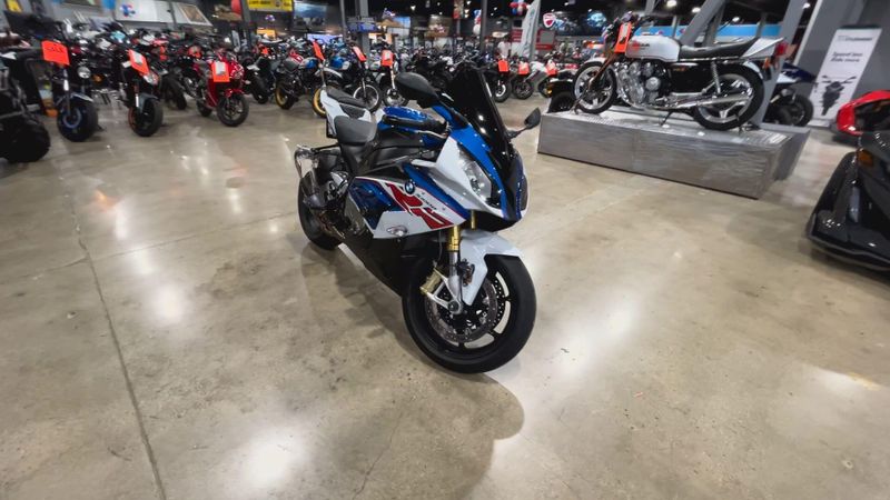 2017 BMW S 1000 RR Image 2