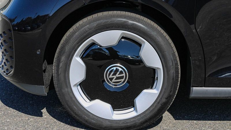 2025 Volkswagen ID. Buzz Image 9