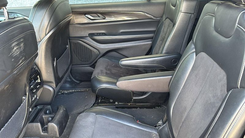 2023 Jeep Grand Cherokee Altitude photo 6