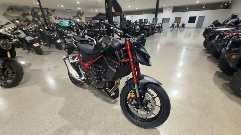 New 2026 Honda CB750 HORNET E-CLUTCH Image 4
