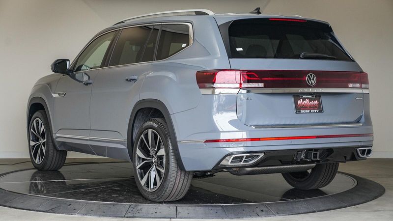 New 2025 Volkswagen Atlas 2.0T SEL Premium R-LineImage 2