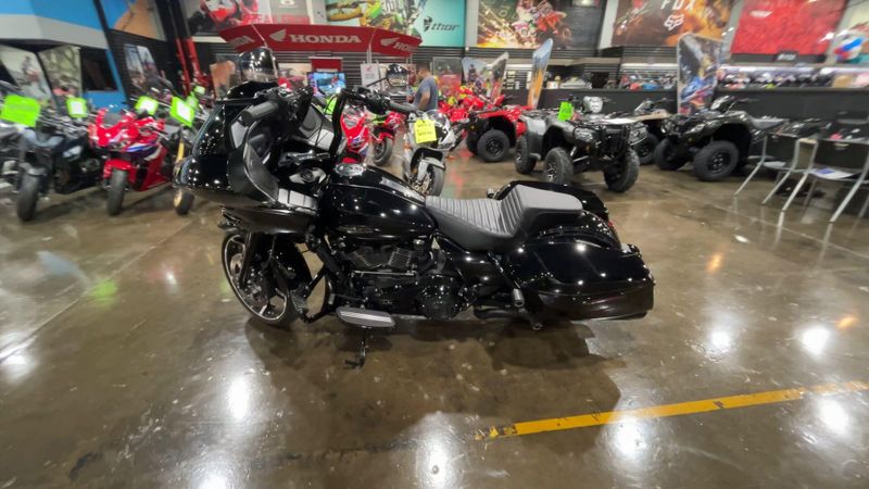 Used 2025 Harley-Davidson ROAD GLIDE Image 5