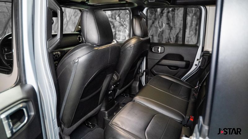 2023 Jeep Wrangler Sahara 4xe photo 13