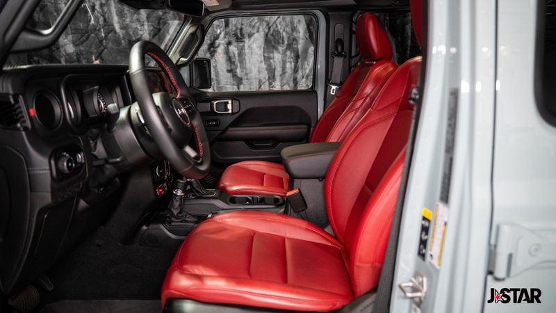 2024 Jeep Wrangler Rubicon 392 photo 3
