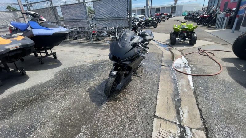 Used 2025 Yamaha YZF-R3 ABS Image 4