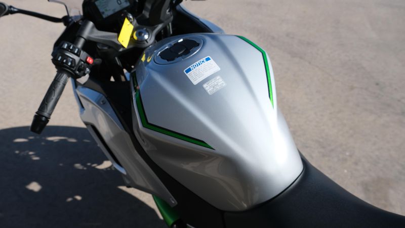 USED 2024 KAWASAKI NINJA 7 HYBRID ABS Image 16