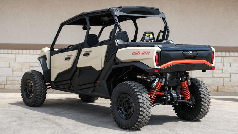 2024 Can-Am COMMANDER MAX XTP 1000R DESERT TAN AND CARBON BLACKImage 5