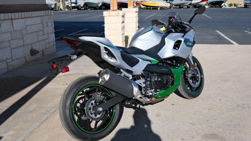 USED 2024 KAWASAKI NINJA 7 HYBRID ABS Image 3