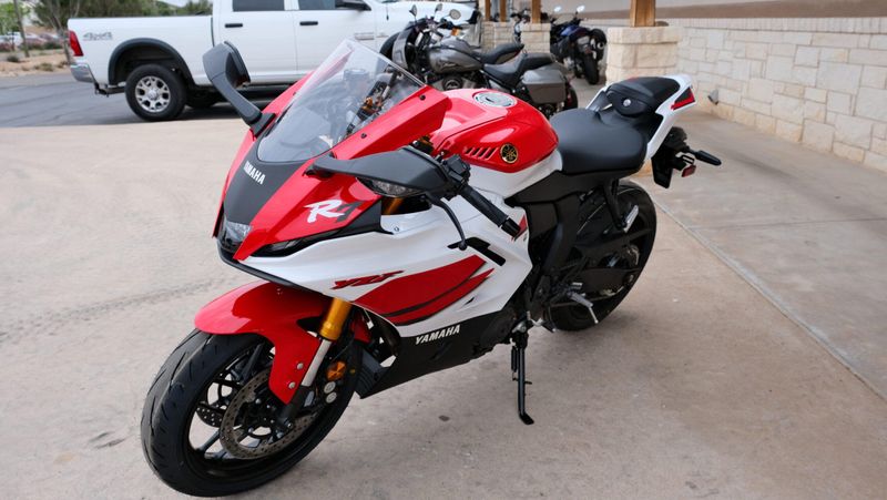 NEW 2026 YAMAHA YZF-R7 70TH ANNIVERSARY EDITION Image 7