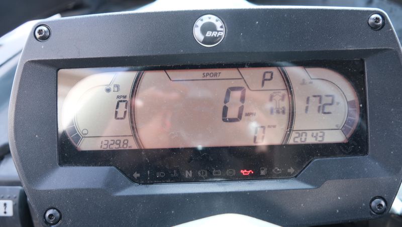 2024 Can-Am COMMANDER MAX XT-P 1000R DESERT TAN & CARBON BLACKImage 17