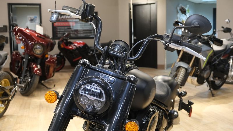 USED 2022 INDIAN MOTORCYCLE CHIEF BOBBER DARK HORSE BLACK SMOKE 49ST DARK HORSE Image 3